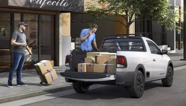Camioneta cargada con cajas durante un servicio de traslado